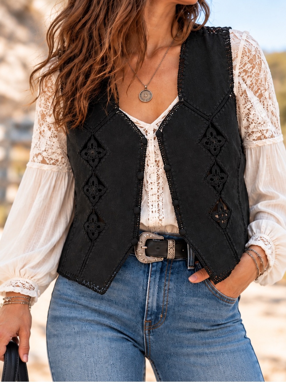 Yingying of Nevada Vintage Leather Vest Women’s XL Black Suede Crochet Lace